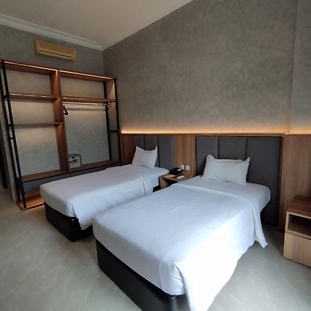 The Grand Palace Hotel Malang Esterno foto