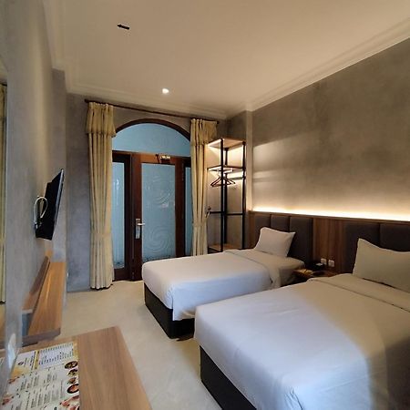 The Grand Palace Hotel Malang Esterno foto