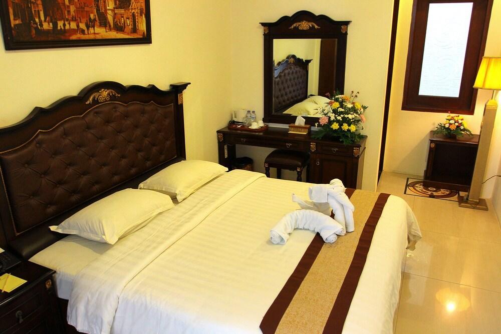 The Grand Palace Hotel Malang Esterno foto