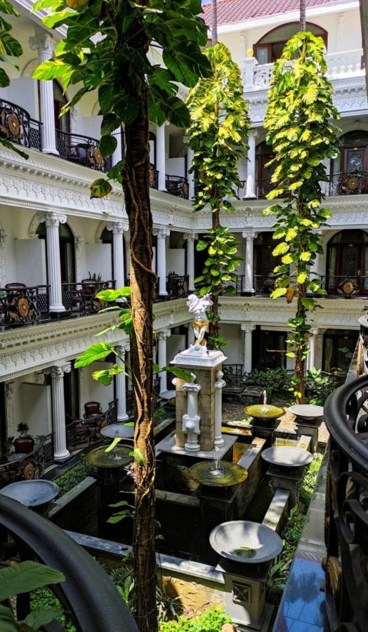 The Grand Palace Hotel Malang Esterno foto