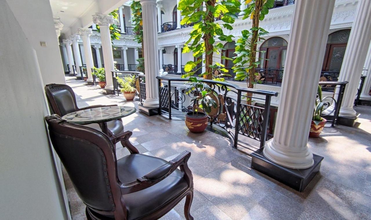 The Grand Palace Hotel Malang Esterno foto
