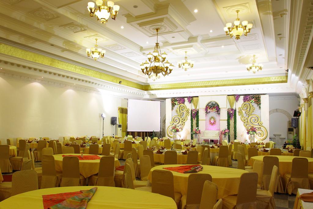 The Grand Palace Hotel Malang Esterno foto