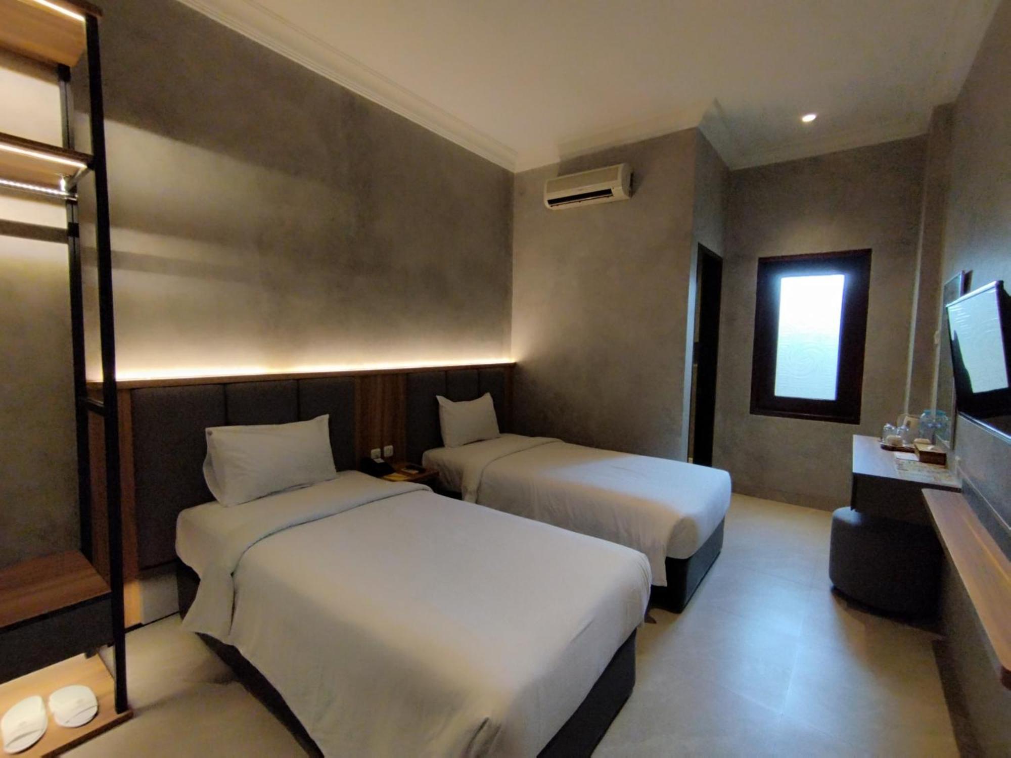 The Grand Palace Hotel Malang Esterno foto