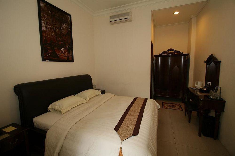The Grand Palace Hotel Malang Esterno foto