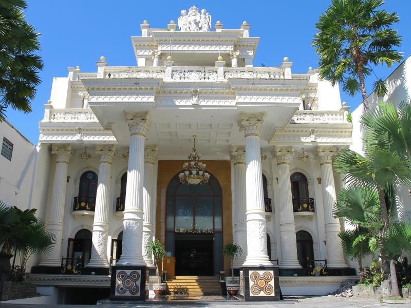 The Grand Palace Hotel Malang Esterno foto