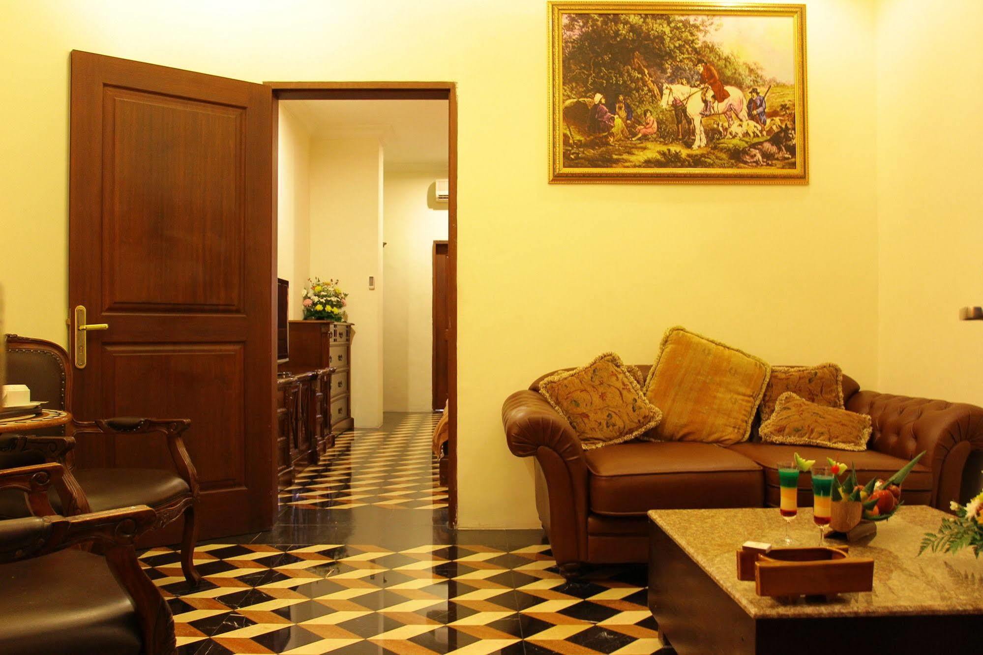 The Grand Palace Hotel Malang Esterno foto