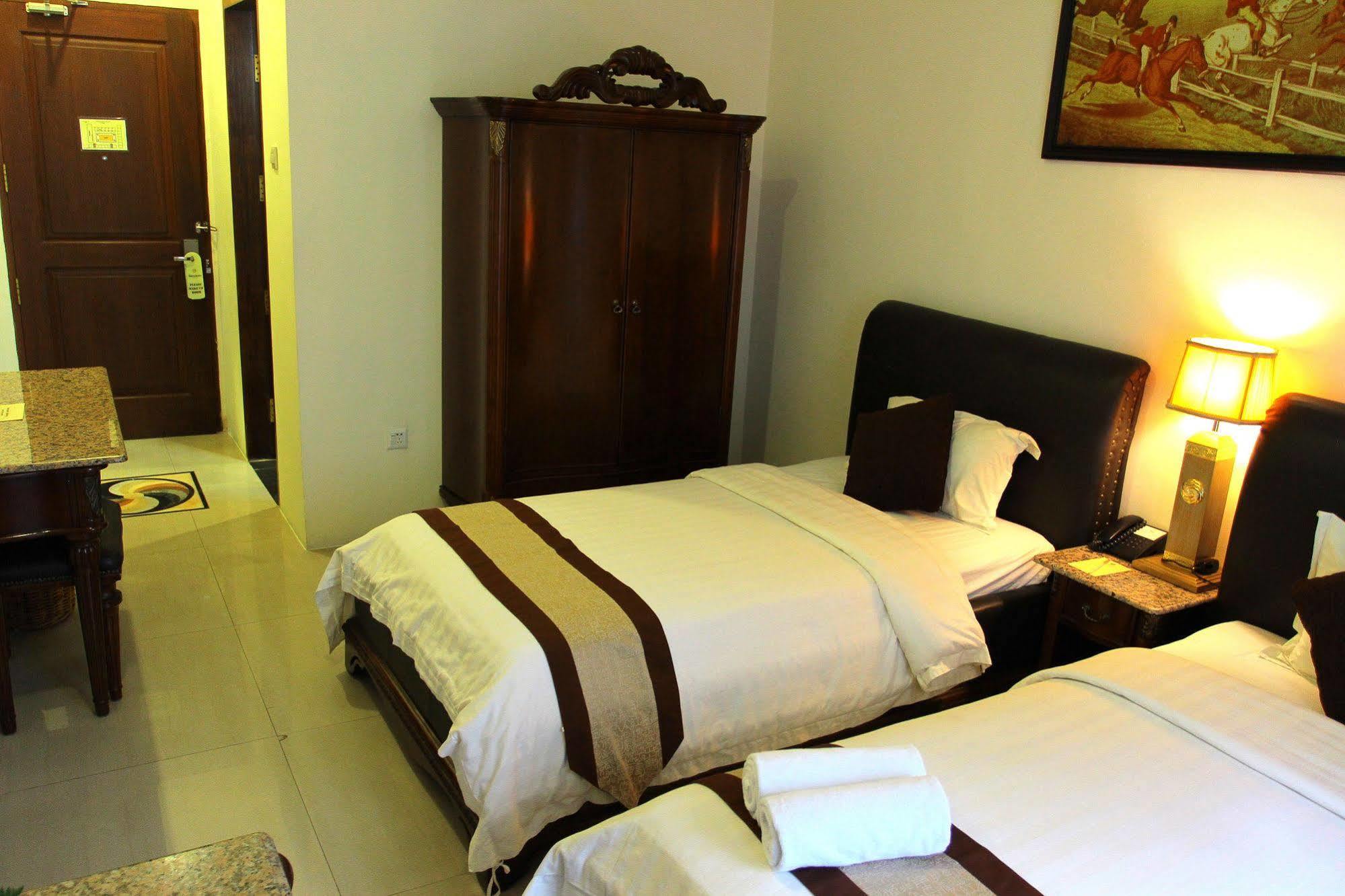 The Grand Palace Hotel Malang Esterno foto