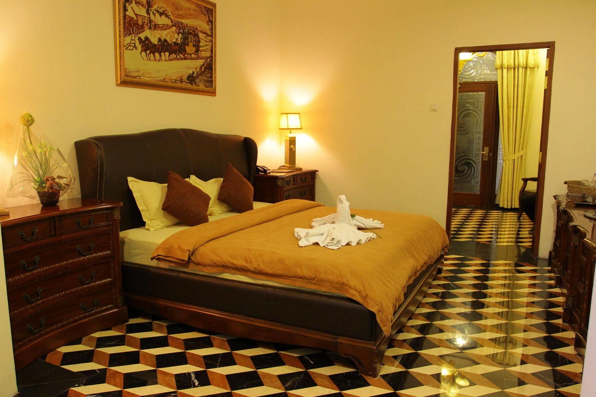 The Grand Palace Hotel Malang Esterno foto