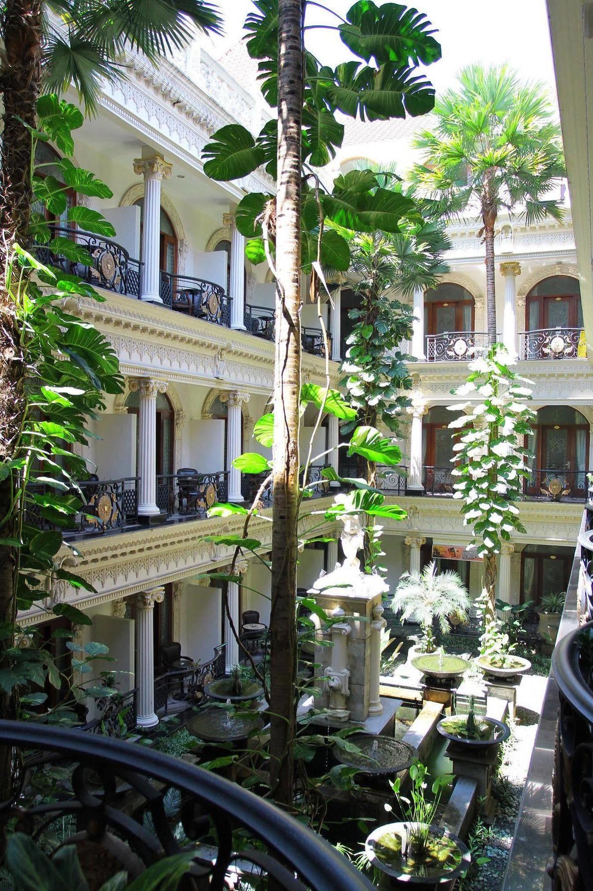 The Grand Palace Hotel Malang Esterno foto