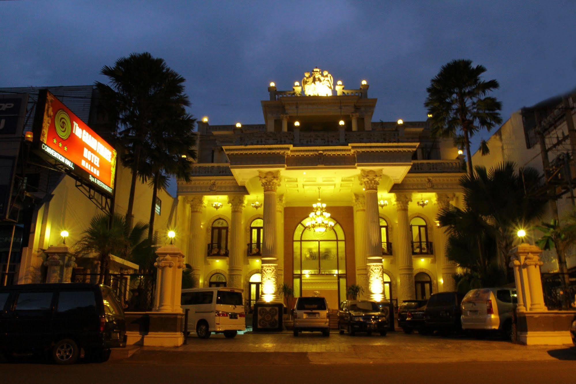 The Grand Palace Hotel Malang Esterno foto